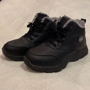 BomKinta‎ fur lined women's boots size 10